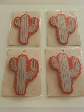 New 4 Pads of Sticky Paper Cactus Shape Pads 300 Sheets Total
